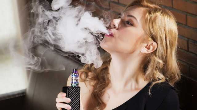ماذا يحدث لجسمك بعد 10 دقائق من تدخين السجائر الإلكترونية؟.. مخاطر خفية