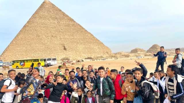 «القومي للمرأة» ينظم رحلة إلى الأهرامات للمتفوقين بمدرسة «تحيا مصر 2»