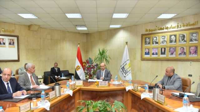 تفاصيل اجتماع مجلس جامعة أسيوط الشهري.. قرارات وتعيينات جديدة بمختلف الكليات