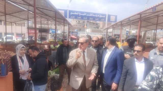 محافظ كفر الشيخ يتفقد أعمال نقل وتسكين الباعة الجائلين في السوق المطور