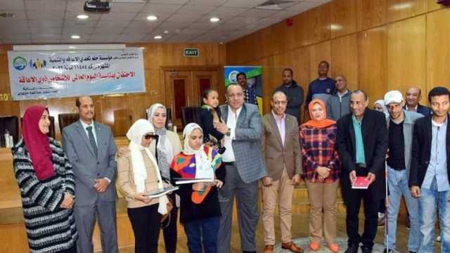 توزيع كراس متحركة ومكتبات برايل في اليوم العالمي للإعاقة بالأقصر