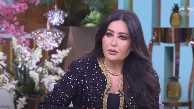 لطيفة تنشر صورا لوالدتها من داخل المستشفى وتطالب جمهورها بالدعاء لها