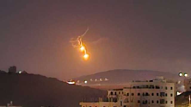 تسلسل زمني لهجمات إيران على إسرائيل.. ماذا حدث منذ الساعة 10:30 مساء؟