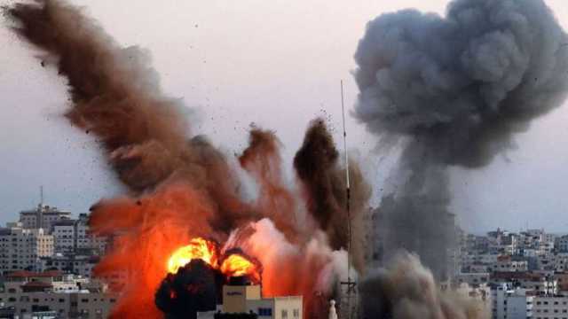 إعلام فلسطيني: طائرات الاحتلال تقصف منزلا في حي الزيتون بغزة