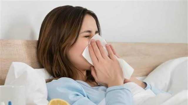الفرق بين أعراض نزلات البرد ومتحور بيرولا الجديد.. استشاري مناعة يوضح