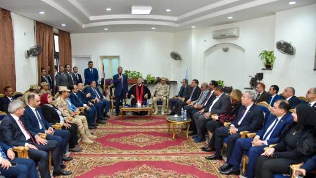 محافظ الإسكندرية يهنئ الطائفة الإنجيلية بعيد الميلاد المجيد (صور)