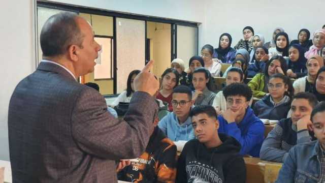 وكيل «تعليم الأقصر» يشارك في المراجعات المدعمة لطلاب الثانوية العامة
