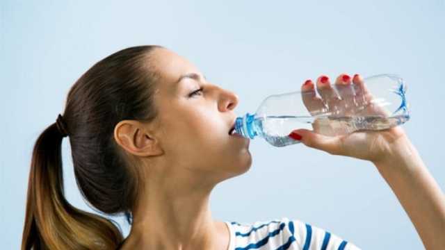 مخاطر الإفراط في شرب الماء خلال رمضان.. احذر التسمم المائي