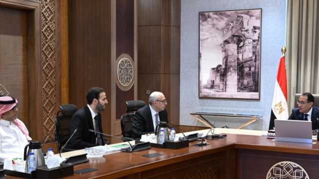 رئيس الوزراء يلتقي مسؤولي إحدى الشركات المتخصصة في الري تحت السطحي