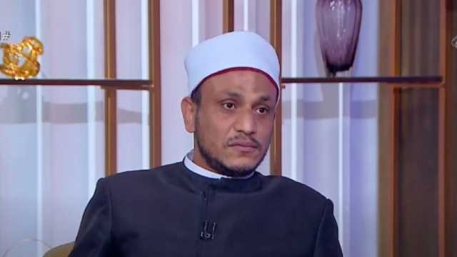 أستاذ فقه: يجوز للمرأة كشف شعرها أمام محارمها (فيديو)