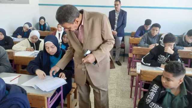 تعليم البحر الأحمر: حظر دخول الهواتف والزائرين لجان الامتحانات