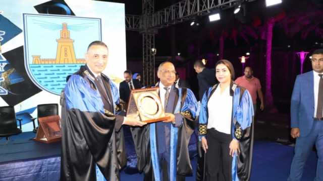 تكريم رئيس هيئة قضايا الدولة في حفل تخرج دفعة 2023 حقوق إسكندرية