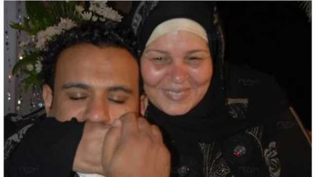 تفاصيل اللحظات الأخيرة في حياة والدة محمود الليثي.. صراع صعب مع المرض
