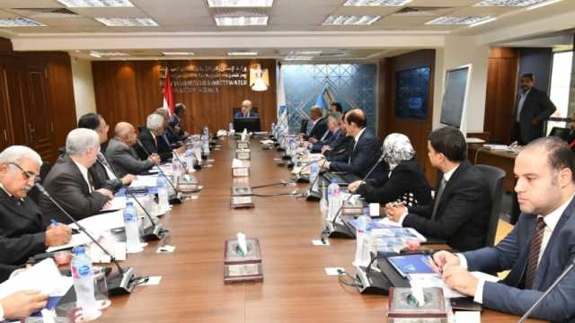 وزير الإسكان يؤكد أهمية البحث العلمي في تطوير أداء قطاع مياه الشرب