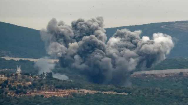 «القاهرة الإخبارية»: إسرائيل تُهاجم 10 أهداف لحزب الله جنوبي لبنان