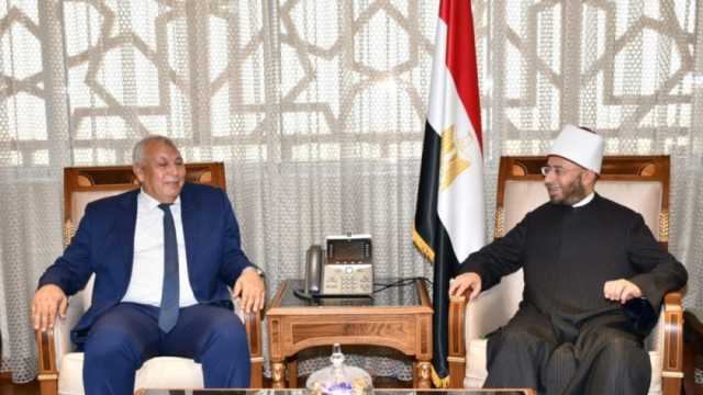 وزير الأوقاف ومحافظ الوادي الجديد يناقشان خطة تطوير المساجد