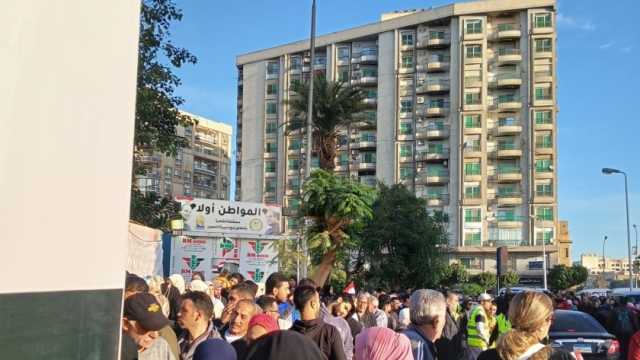 إقبال على لجان التصويت بالقاهرة قبل فتحها في ثاني أيام الانتخابات