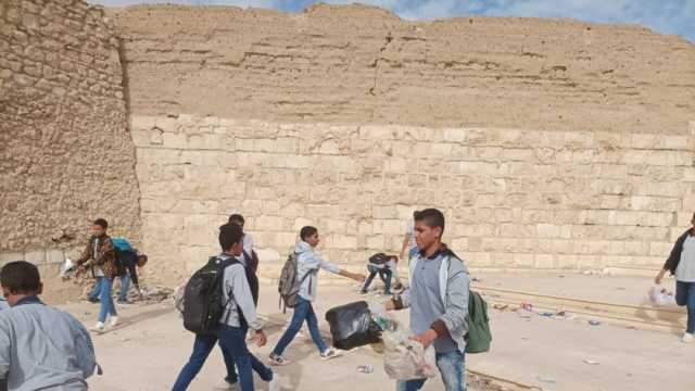 طلاب مدرسة بالقصير يروجون لمبادرة «مدارس بلا تدخين».. أنشطة ومحاضرات