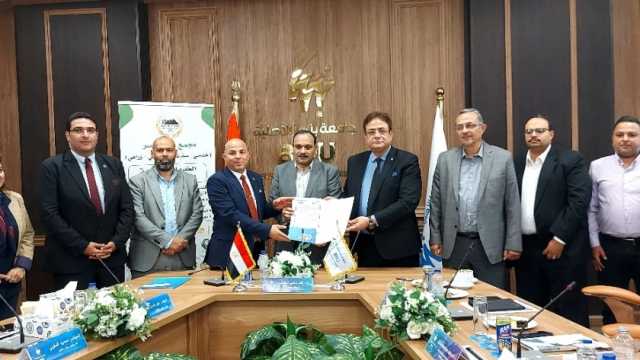 جامعة بنها ومجمع عمال مصر يوقعان بروتوكول تعاون لتنمية المهارات