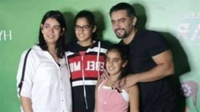 في ميلاد «جان السينما» هاني سلامة.. كيف وصف علاقته بزوجته وبناته؟