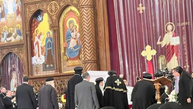 مصدر كنسي: نقل جثمان الأنبا بيسنتي إلى إيبارشية حلوان بعد الصلاة عليه بالكاتدرائية
