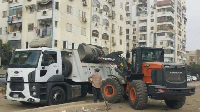 حي السويس يشن حملات نظافة مكثفة استعدادا لاستقبال الأمطار