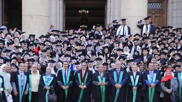 جامعة القاهرة تحتفل بتخريج دفعة جديدة من كلية الطب البيطري