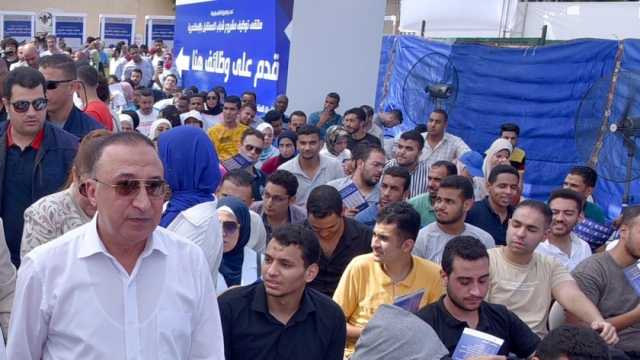 محافظ الإسكندرية: تعيين 3444 شابا وفتاة بالقطاع الخاص الشهر الماضي