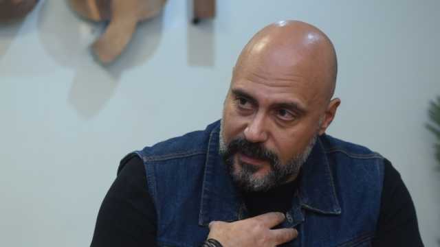 «الوطن» تكرم الفنان وليد فواز بعد نجاحه في «صوت وصورة»