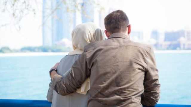 أهمية عناق الأزواج لمدة 20 ثانية يوميا.. راحة نفسية وتحقيق للإبداع
