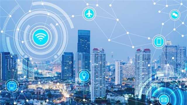 إنجازات 10 سنوات.. تطوير البنية الرقمية وتدشين منصات للذكاء الاصطناعي