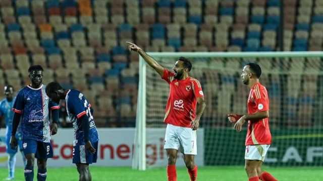 «كاف» يتحرك بعد أخطاء تحكيمية في مباراة الأهلي واستاد أبيدجان