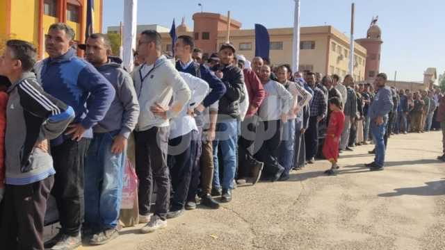 اصطفاف طوابير المغتربين في الشروق انتظارا لفتح أبواب اللجان