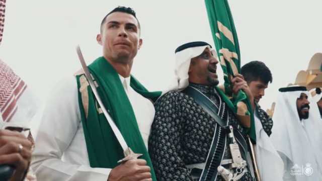 «جلاليب» ورسائل عربية.. تحول مفاجئ لنجوم العالم بعد الانتقال للدوري السعودي