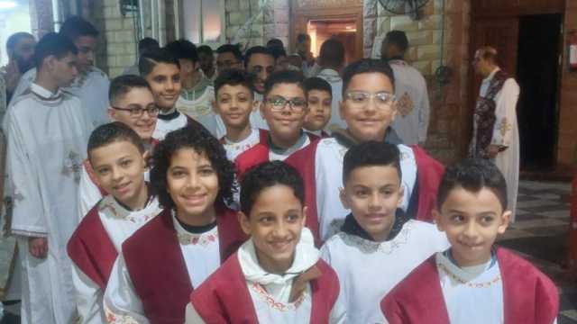 صغار شمامسة كنائس بورسعيد يؤدون قداس عيد الميلاد المجيد