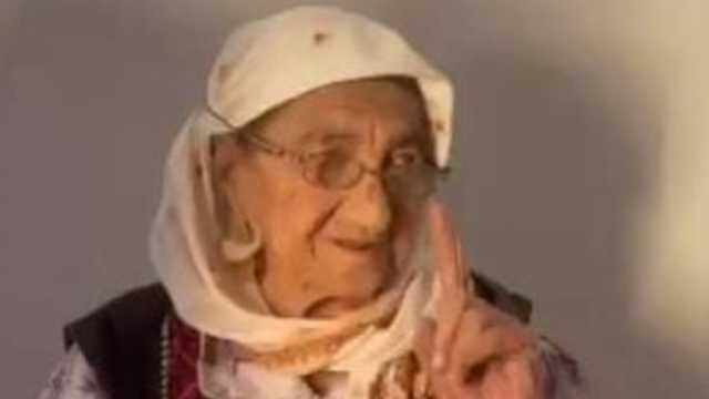 أول تعليق من نجل الحاجة فرحانة بعد تكريم السيسي لها: أول رئيس يفعل ذلك