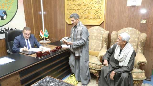 صرف مساعدات مالية ومواد غذائية لعدة حالات إنسانية بالمنوفية