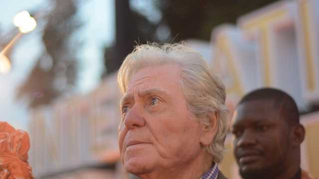 حسين فهمي ممثل مصر في مهرجان الشارقة السينمائي الدولي