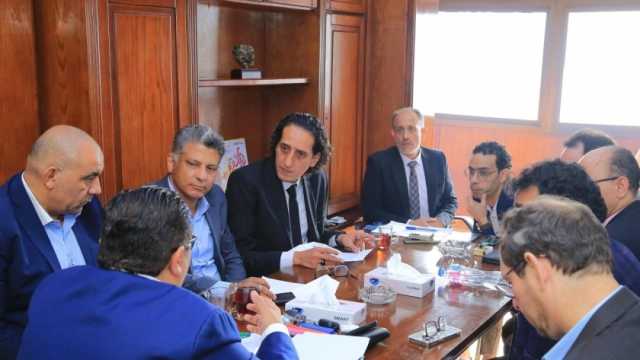 خالد جلال يعقد اجتماعا لمناقشة خطة الموسم الجديد لبيت المسرح
