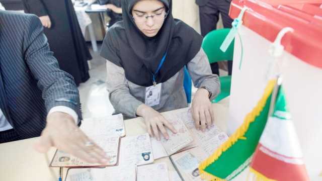 خبراء: الانتخابات الإيرانية الحالية تشهد زخما كبيرا مختلفا عن أي انتخابات سابقة