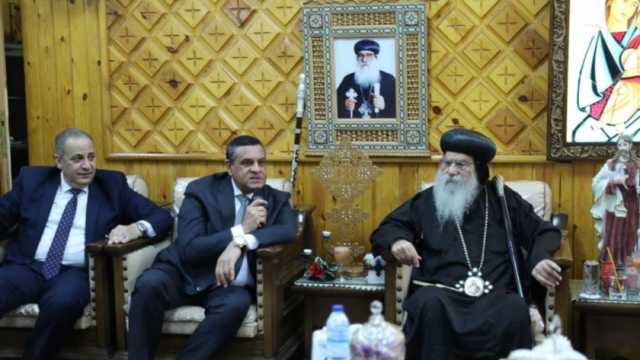 وزير التنمية المحلية يهنئ الأنبا باخوميوس مطران البحيرة بعيد الميلاد