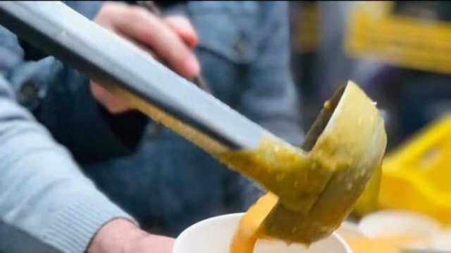 شوربة العدس.. أكلة المصري القديم تٌبهر السائحين في الأقصر