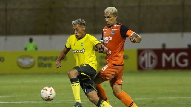 ديفينسا الأرجنتيني يفوز على فاييخو البيروفي في مجموعات سود أمريكانا