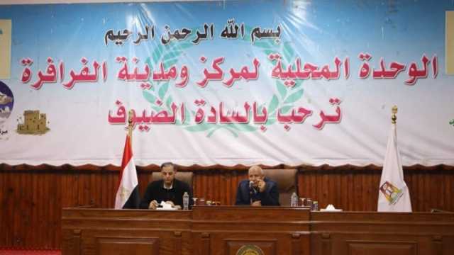 مستشار رئيس الجمهورية ومحافظ الوادي الجديد يلتقيان أهالي الفرافرة