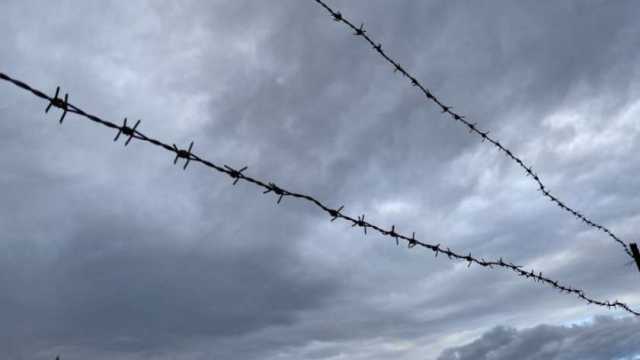 رسالة مؤثرة من أسرى فلسطينيين داخل سجن عوفر: نحن أموات على قيد الحياة