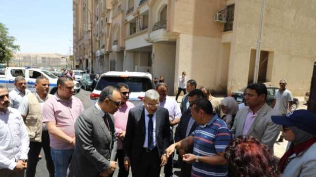 محافظ المنيا يتابع أعمال الرصف بحي جنوب ويتفقد شارع التنظيم والإدارة