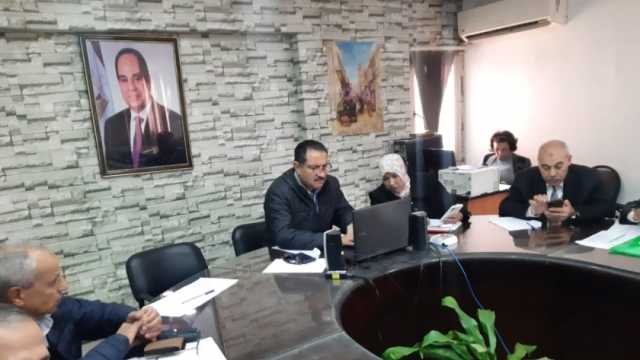 مدير تعليم الجيزة يتابع سير الامتحانات بغرفة العمليات المركزية