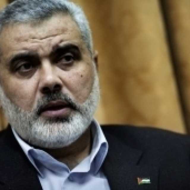 «القاهرة الإخبارية»: استشهاد 3 من أبناء إسماعيل هنية وعدد من أحفاده في غارة على غزة