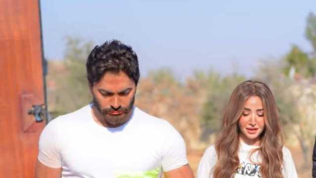 تامر حسني يعود بفيلم «ري ستارت».. رحلة فنية جديدة مع سارة وفيق