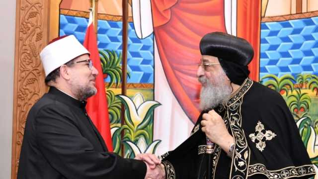 شيخ الأزهر والمفتي ووزير الأوقاف في الكاتدرائية لتهنئة البابا تواضروس بعيد الميلاد